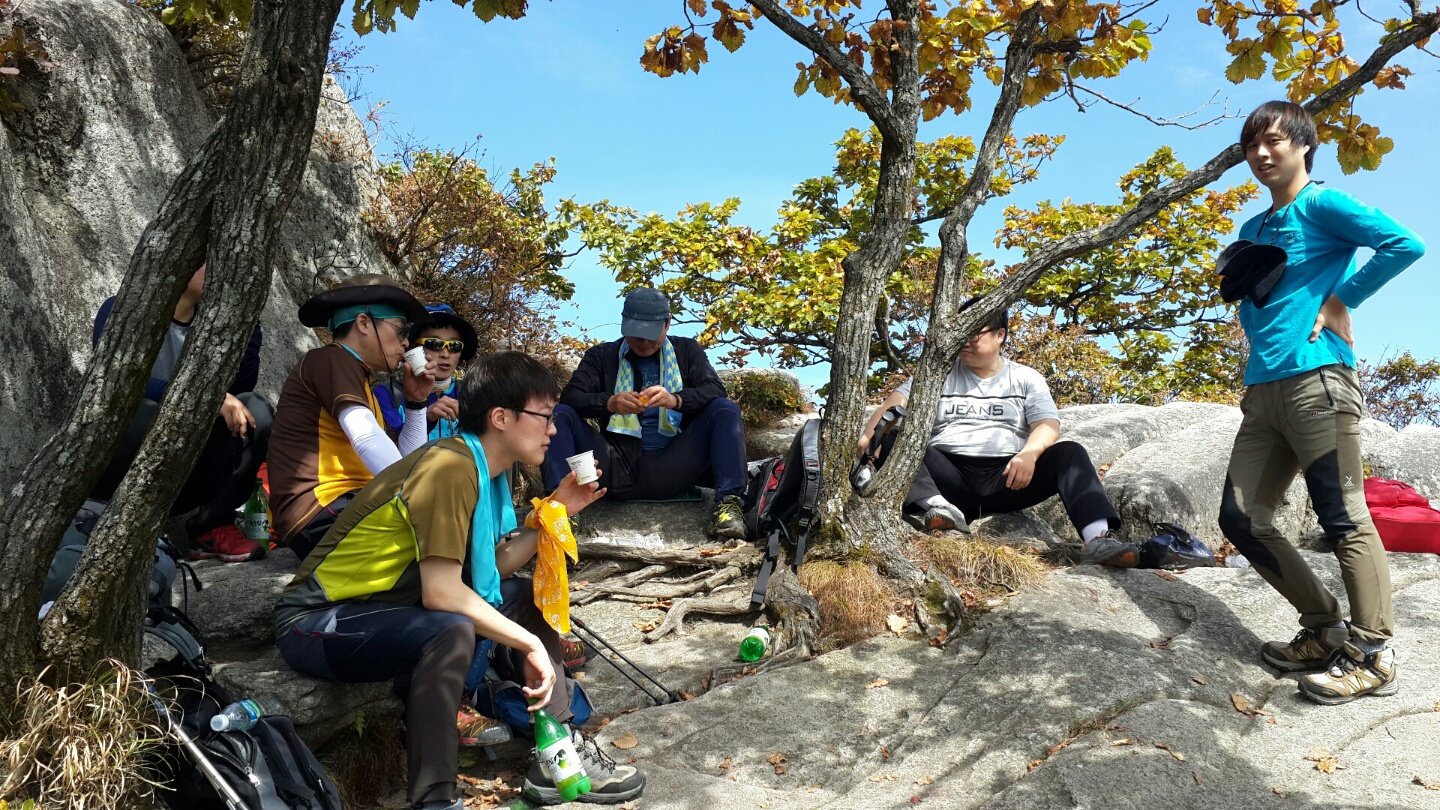 정상에서 막걸리.jpeg