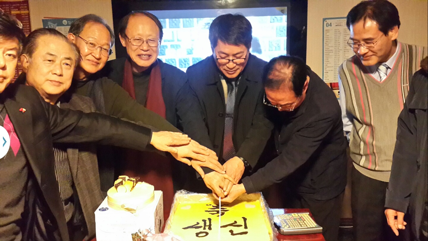 노래방 케잌 커팅.jpg