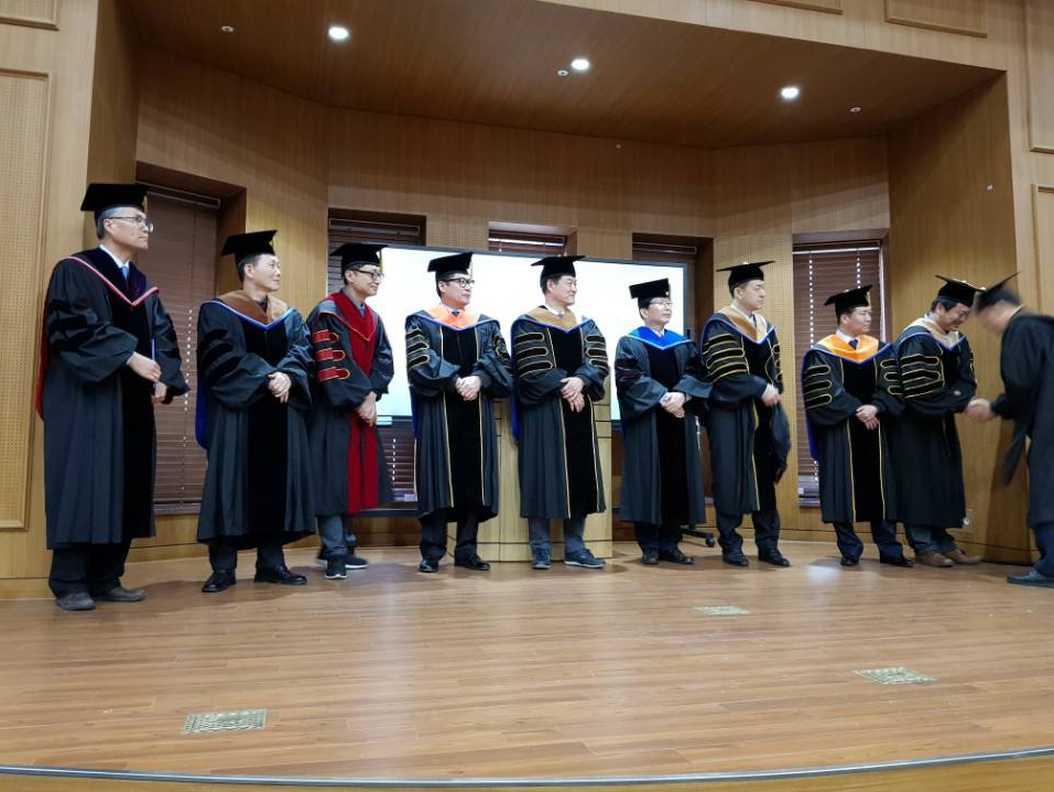 입졸업 8명.png